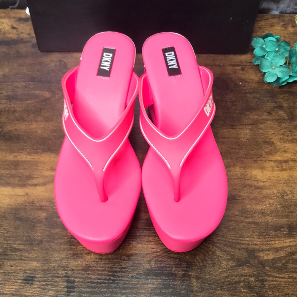 Dkny Womens Pink 2 Platform Comfort Logo Trina Round Toe Wedge Slip on Thong 9M